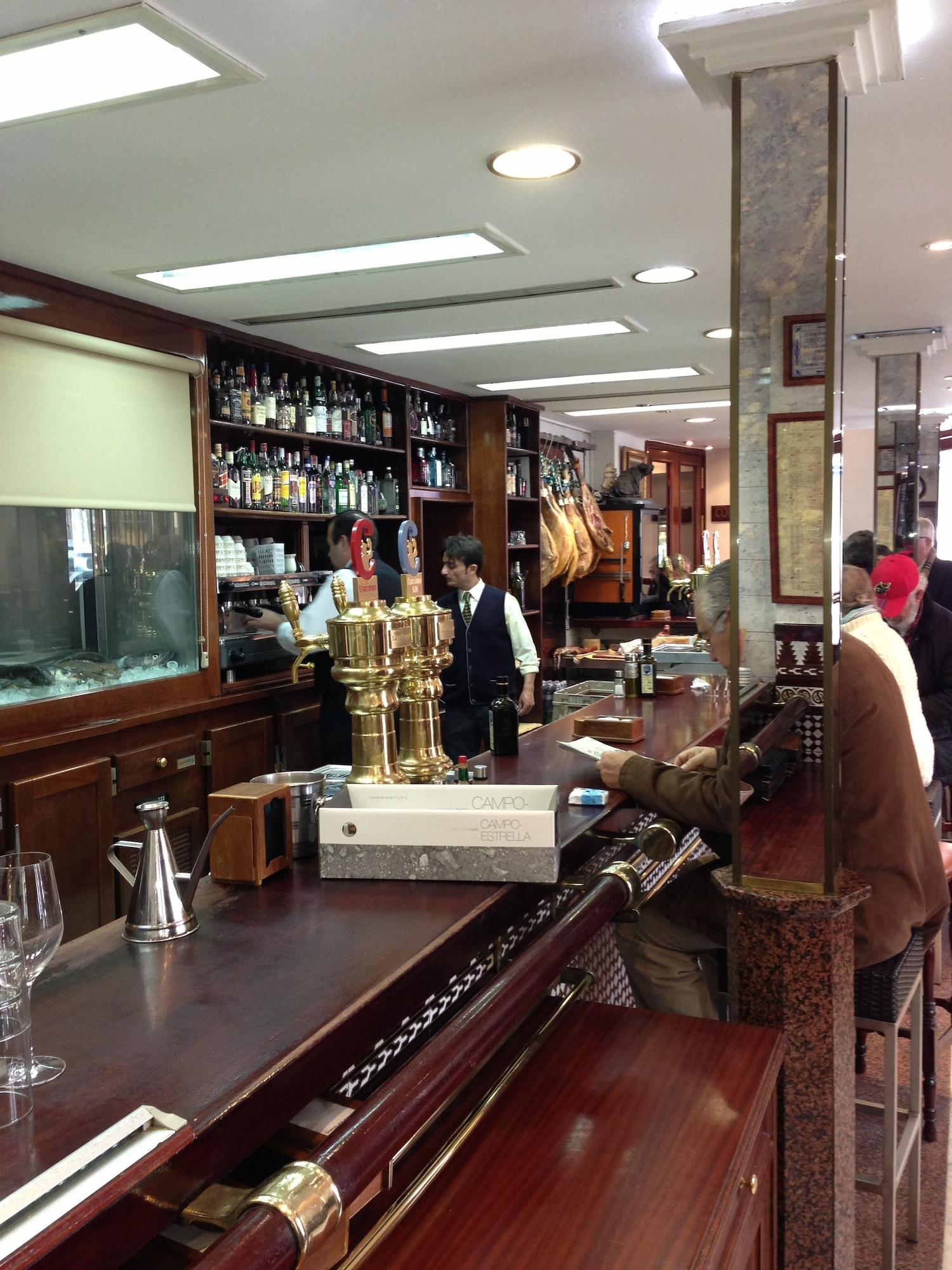 Bar/Salón Hostal El Cairo