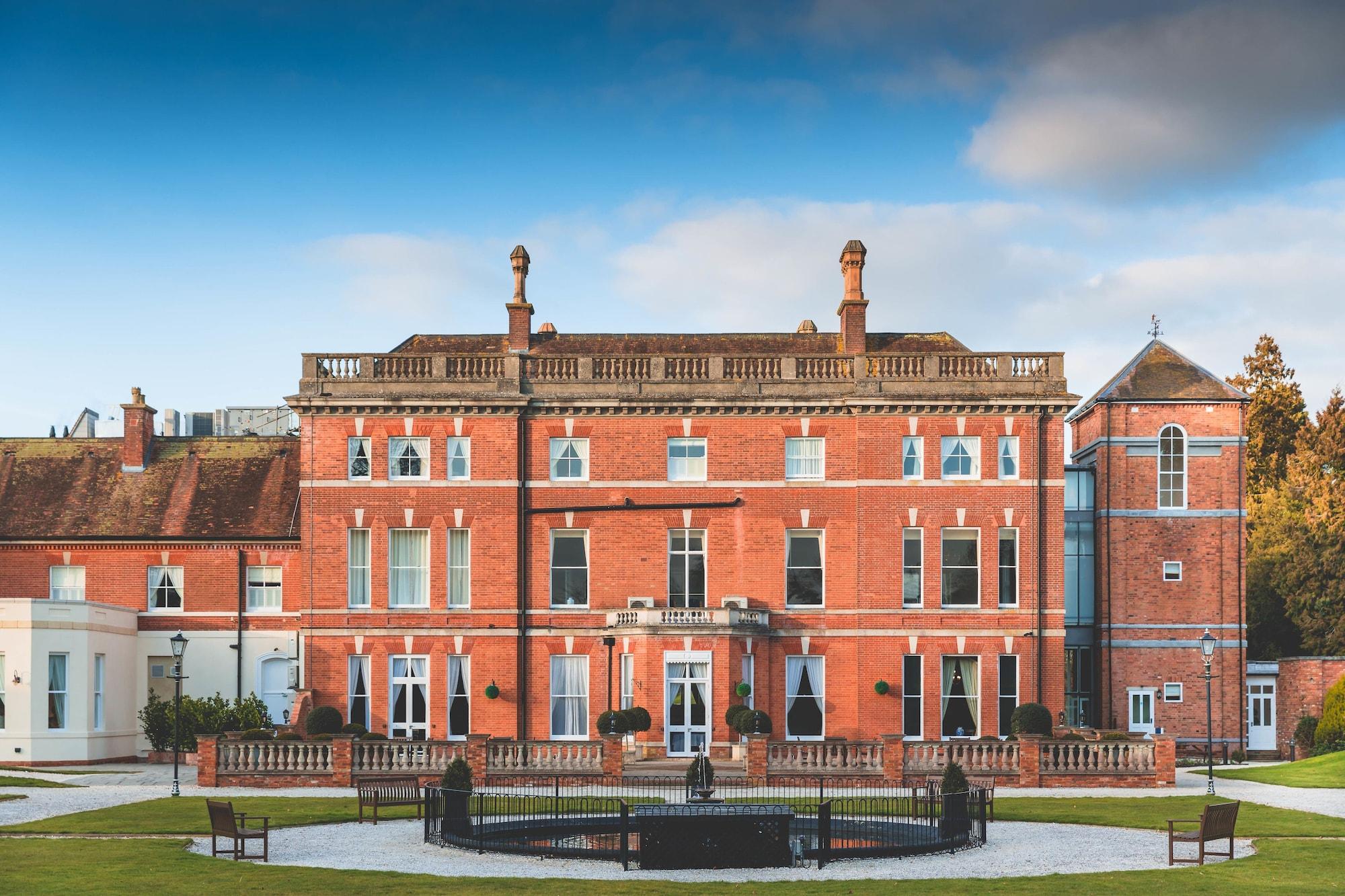 Vista Exterior Oakley Hall Hotel