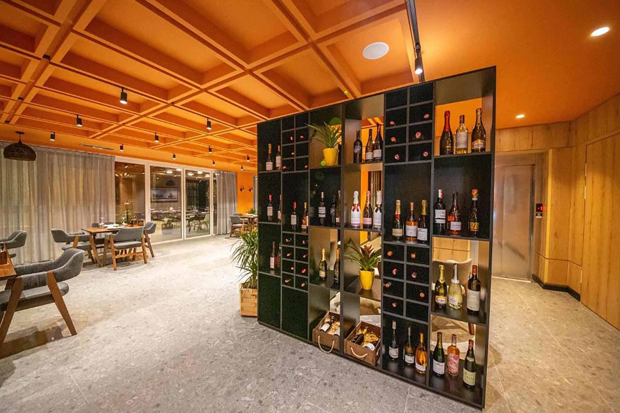 Restaurant Azure Inn Hotel