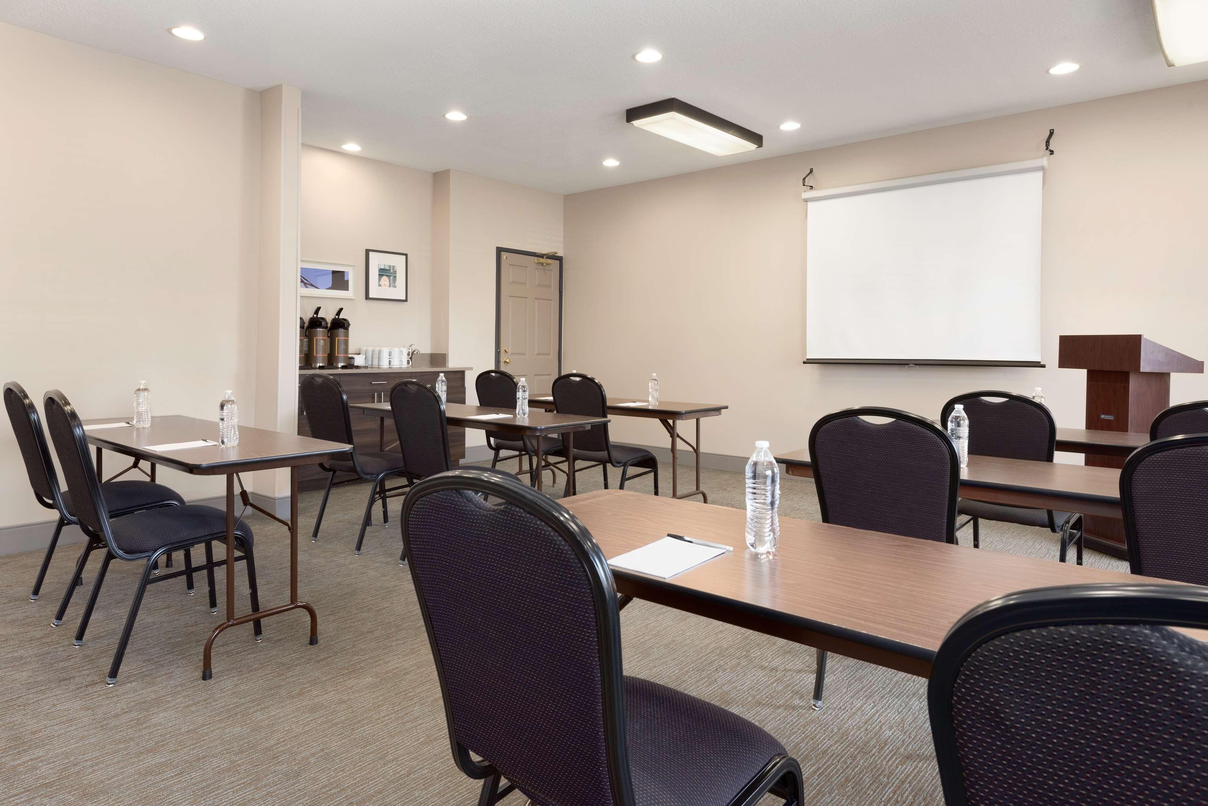 Centro de Negocios Country Inn&Suites Radisson Romeoville Bolingbrook