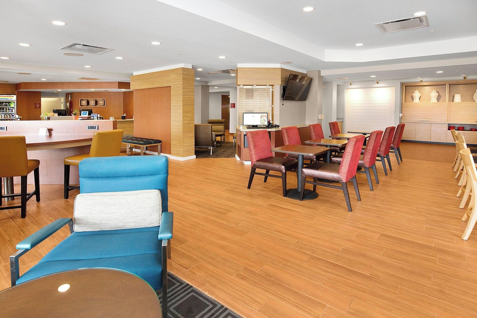 Restaurant TownePlace Suites by Marriott Pittsburgh Harmarville