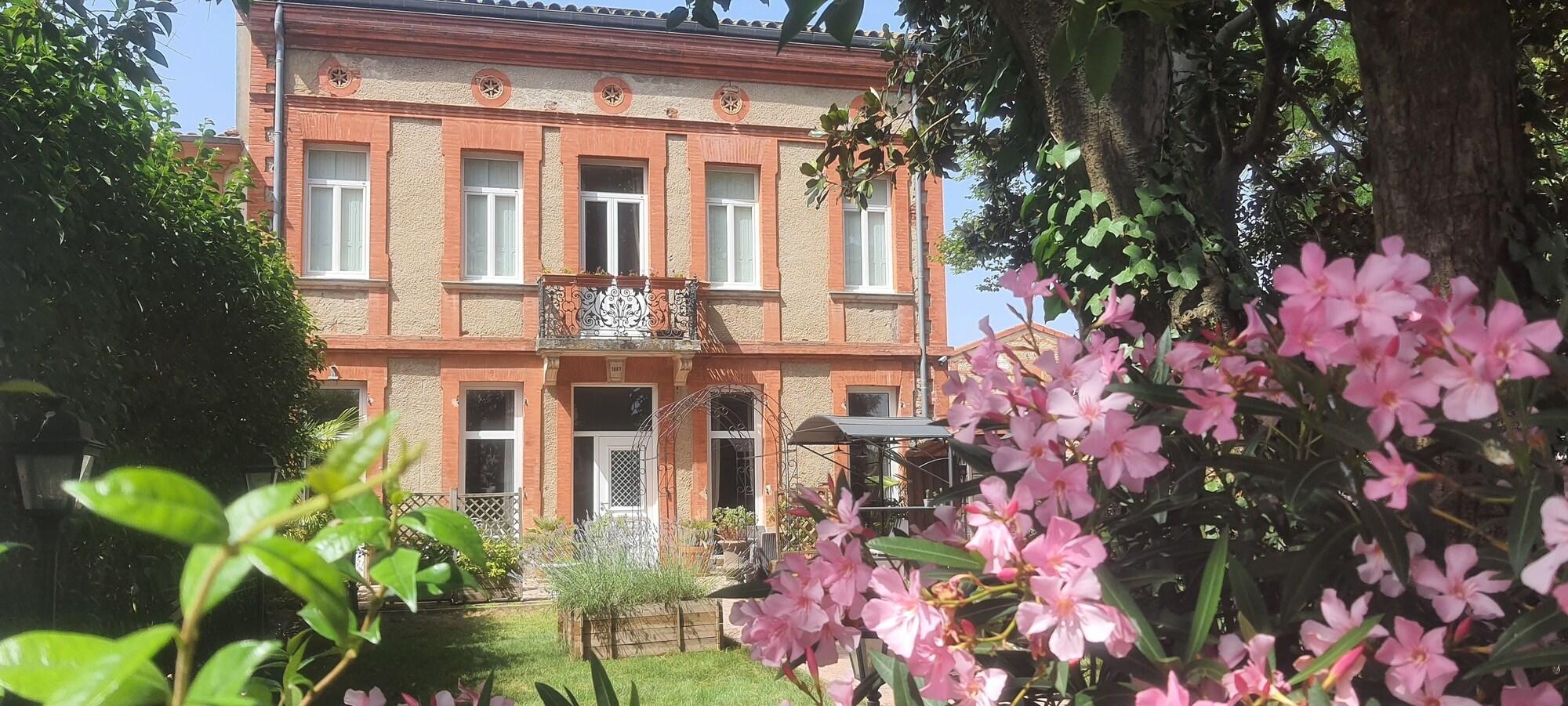 Varios La Maison du Poëlon