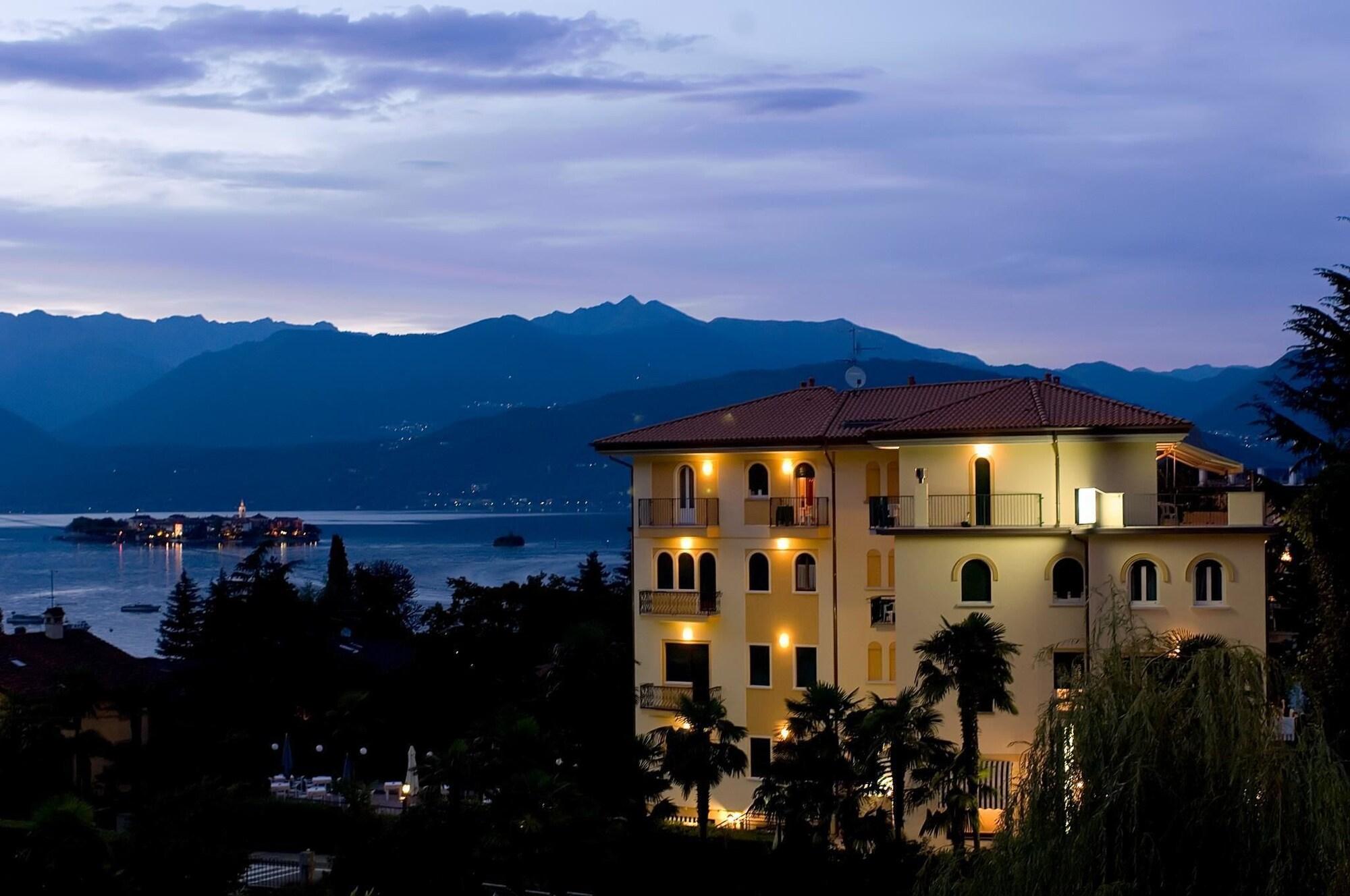 Varios Hotel Flora