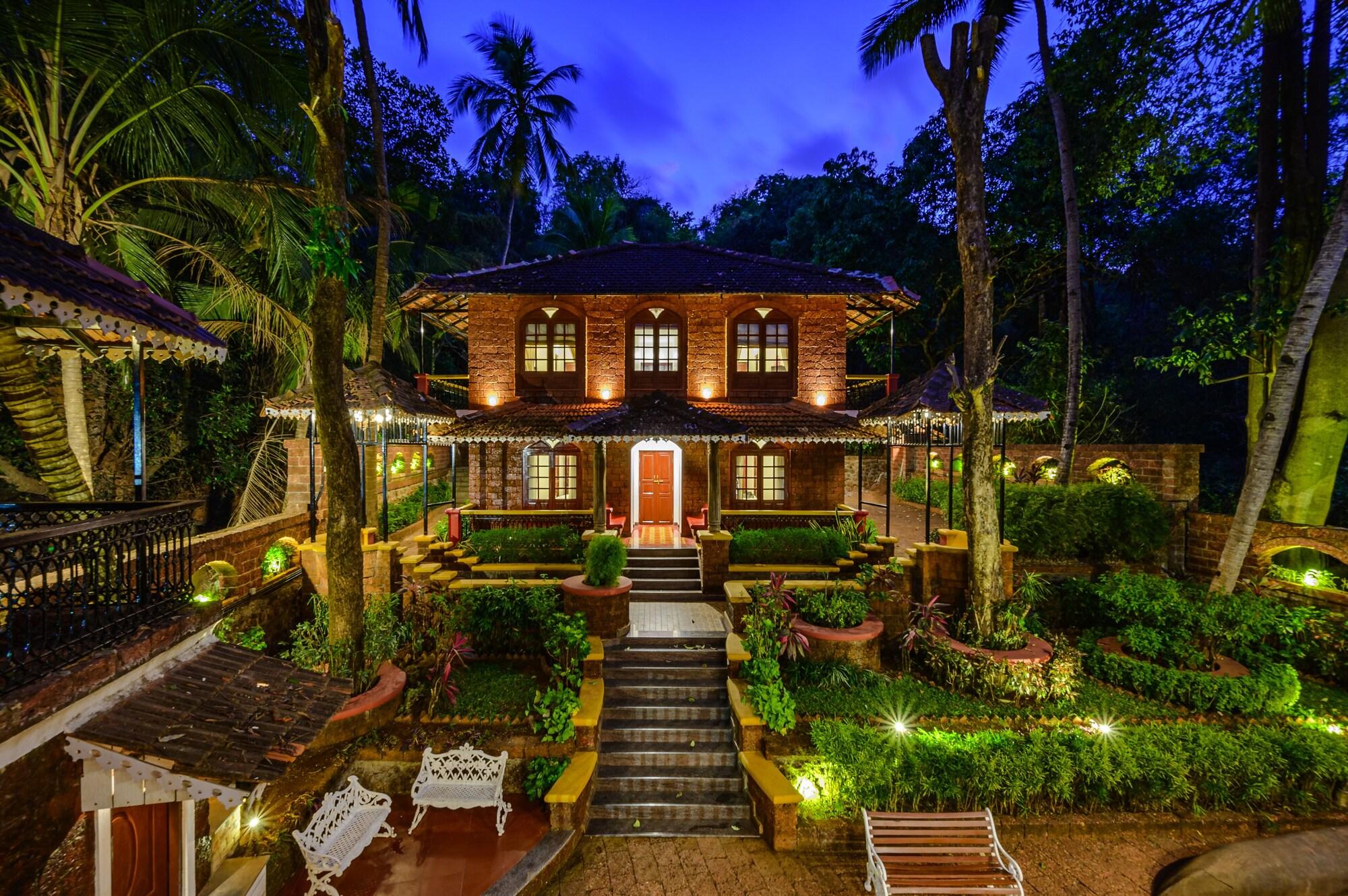 Varios Neemrana's Three Waters