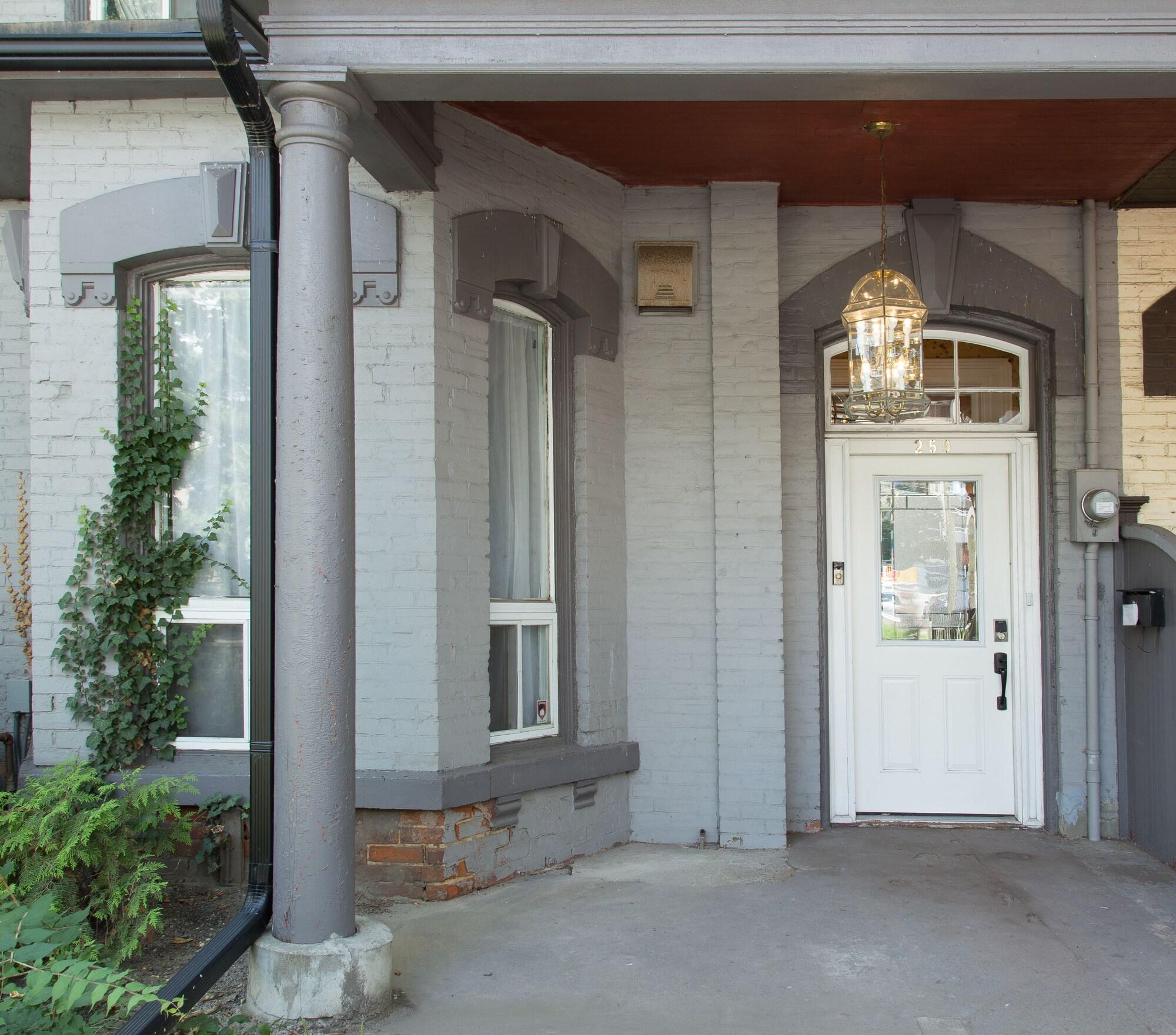 Vista Exterior Elevate Rooms Taigh Ice