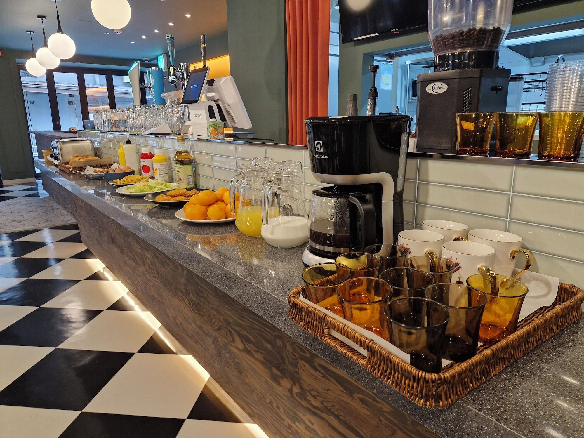 Restaurant Bluedot Poshtel Myeongodong