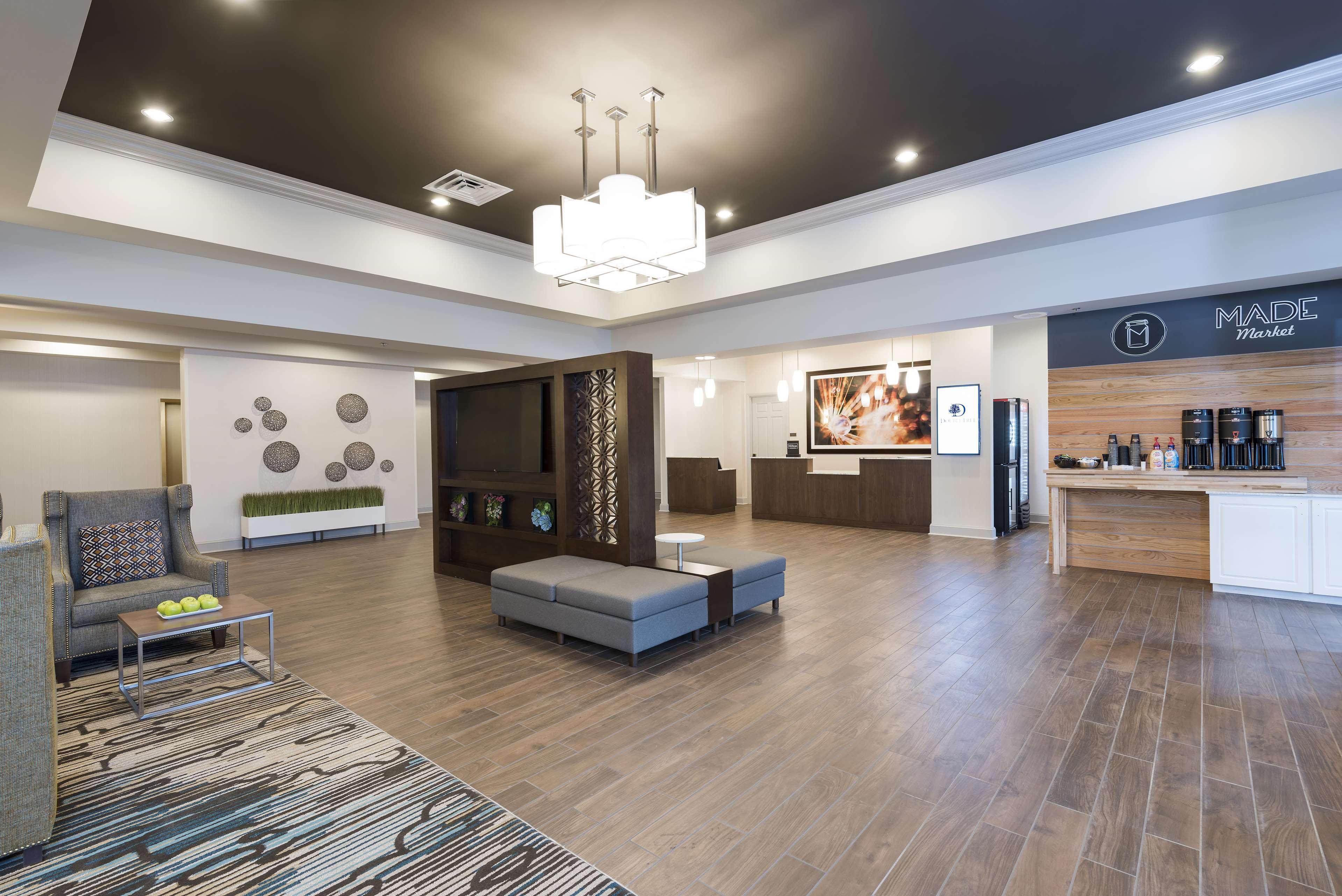 Vista Lobby Doubletree by Hilton Pleasant Prairie Kenosha