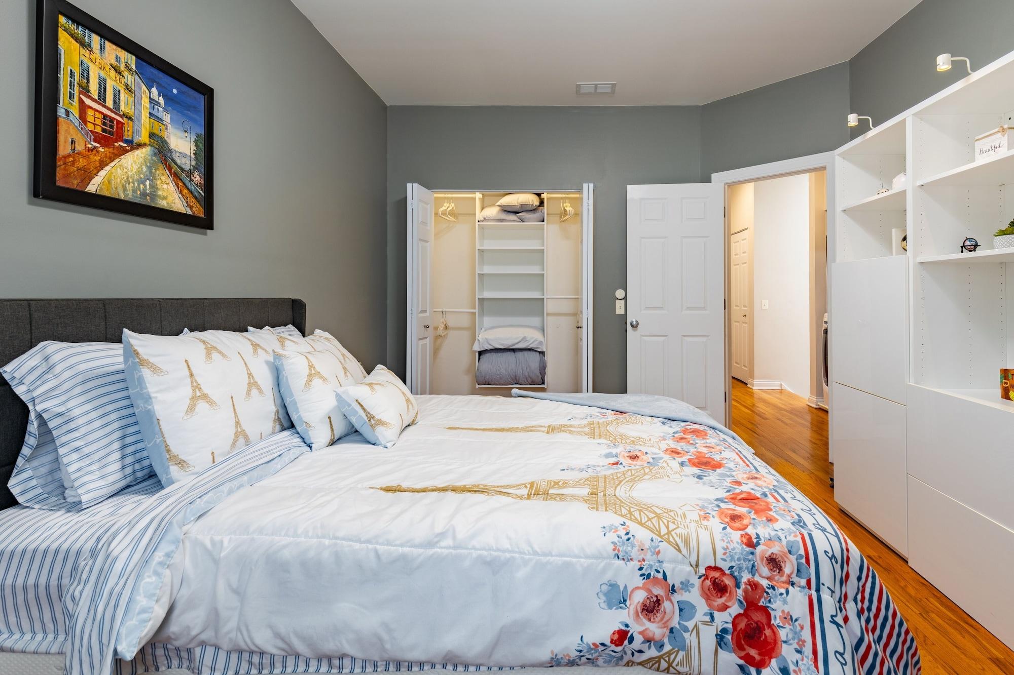 Habitación Windy City Getaway 3br 2ba Chicago Townhouse 3 Bedroom Home by RedAwning