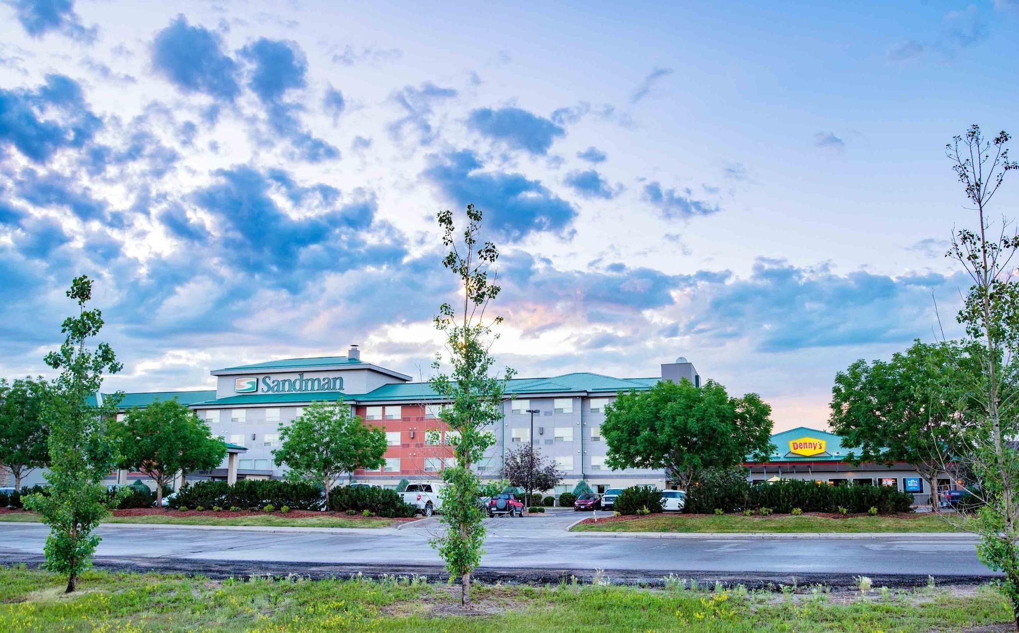 Vista Exterior Sandman Hotel & Suites Regina