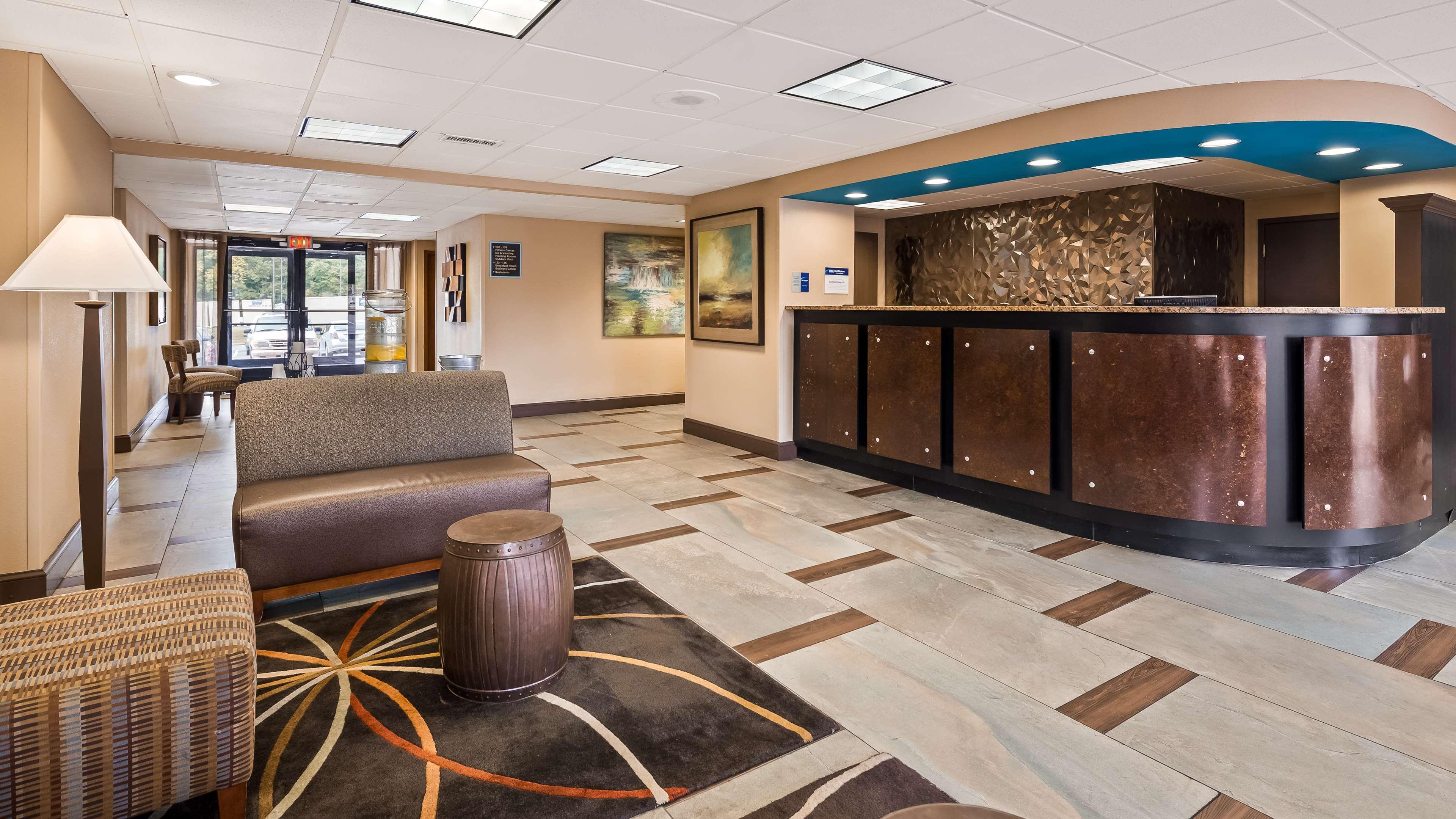 Vista Lobby Best Western PLUS Executive Hotel