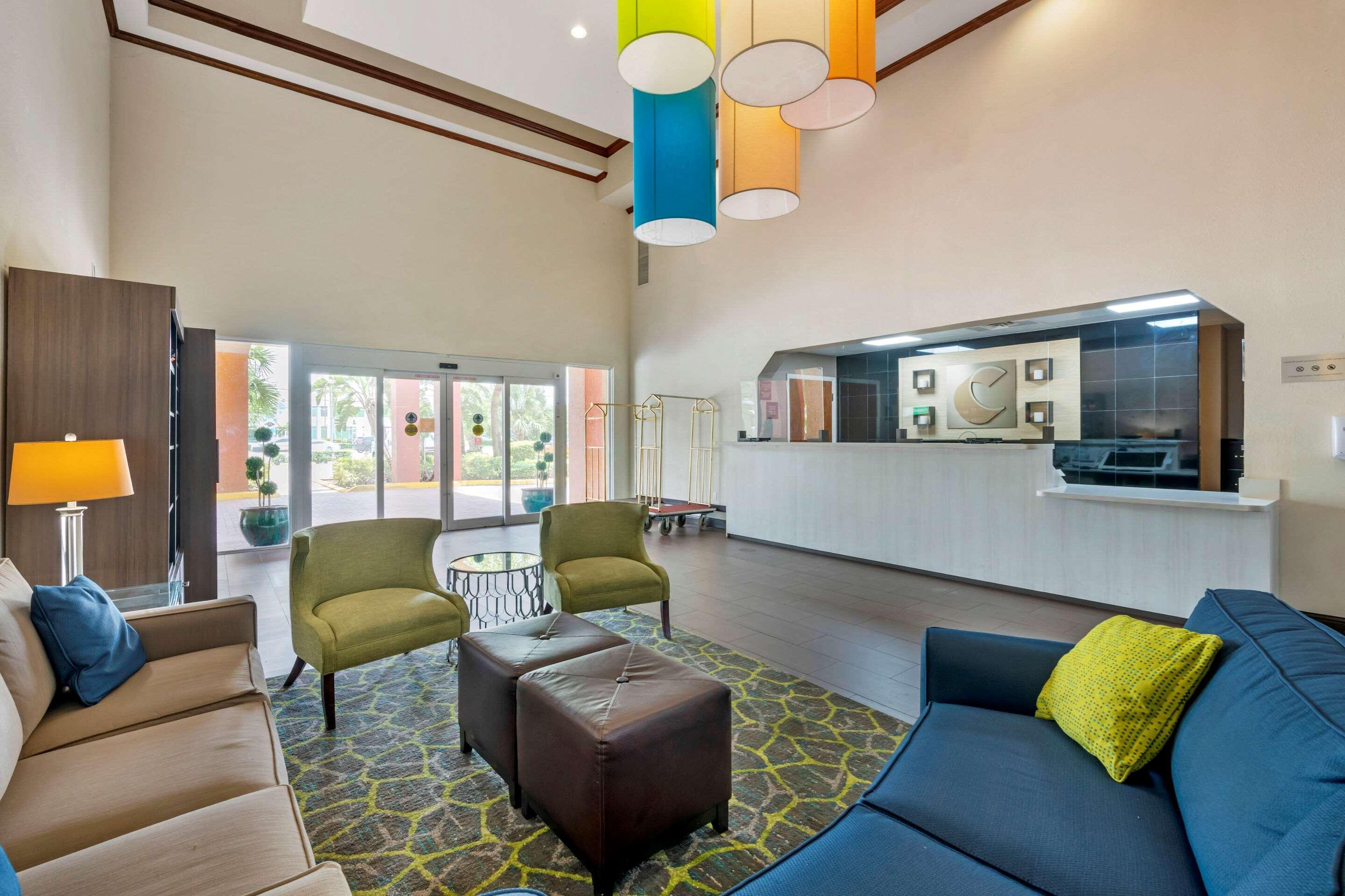 Vista Lobby Comfort Inn & Suites Fort Lauderdale West Turnpike