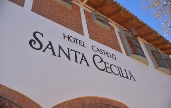 OYO Hotel Castillo Santa Cecilia - Hoteles cerca de Andares en Guadalajara