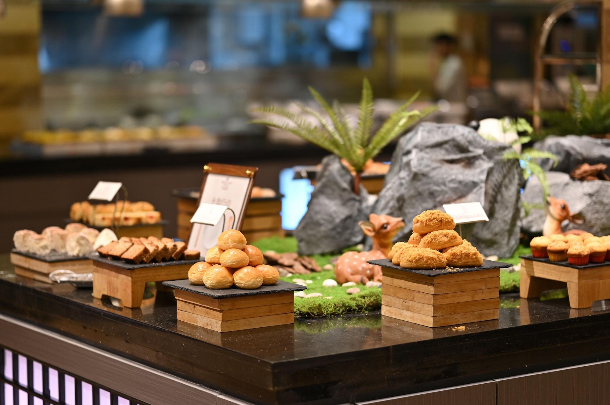 Restaurant Crowne Plaza City Center Ningbo by IHG