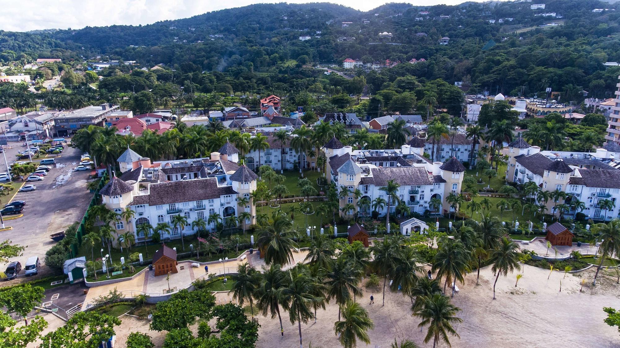 Vista Exterior Sandcastles Beach Resort