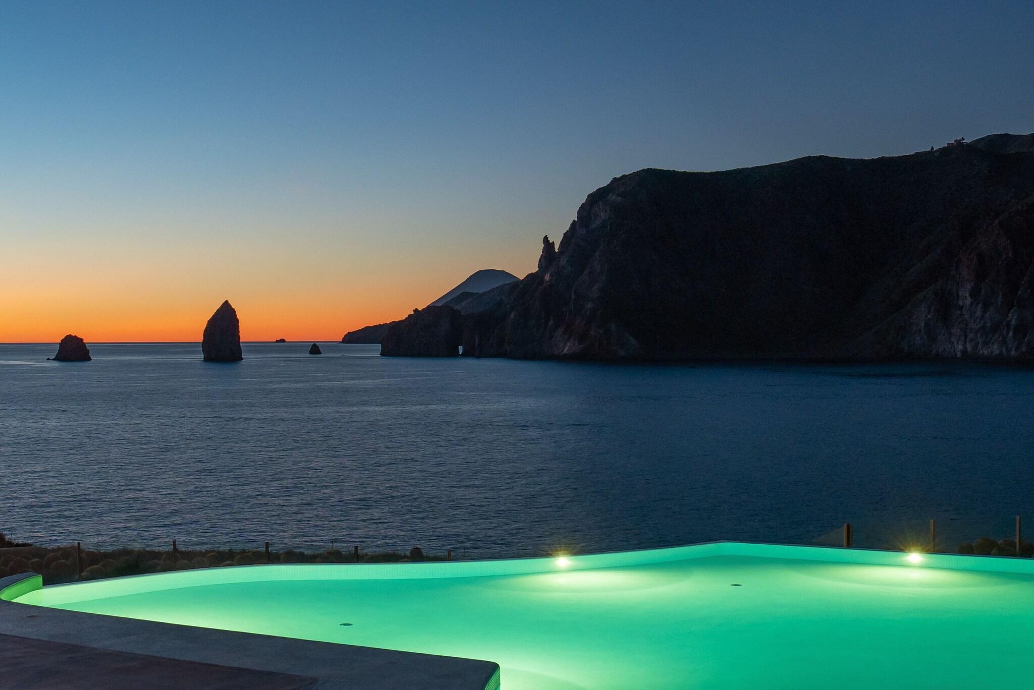 Vista Piscina Therasia Resort Sea & Spa - The Leading Hotels of the World