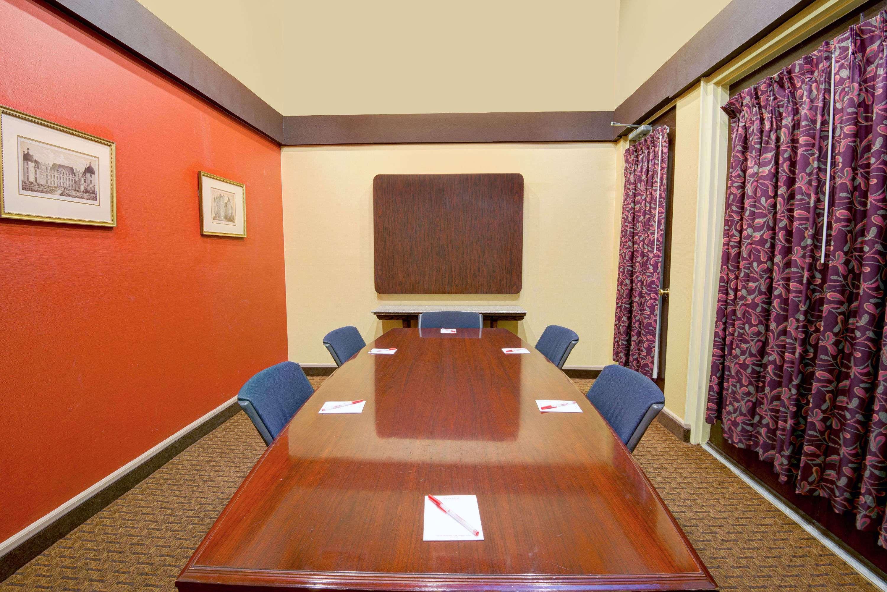 Sala de Reuniones Ramada by Wyndham El Paso