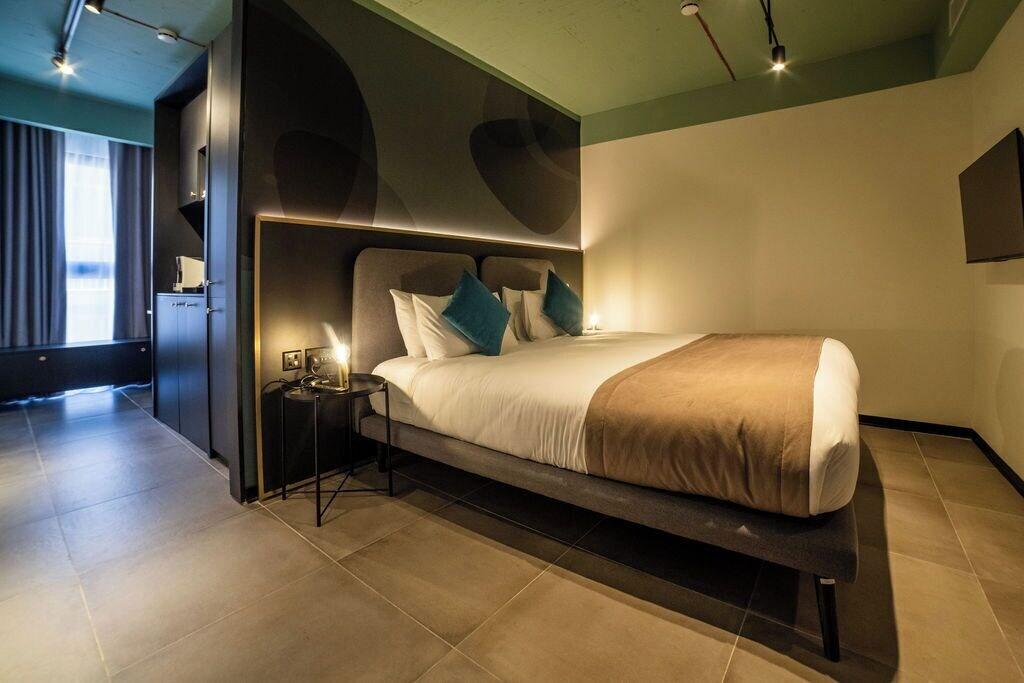 Varios Eleven by Warren Collection