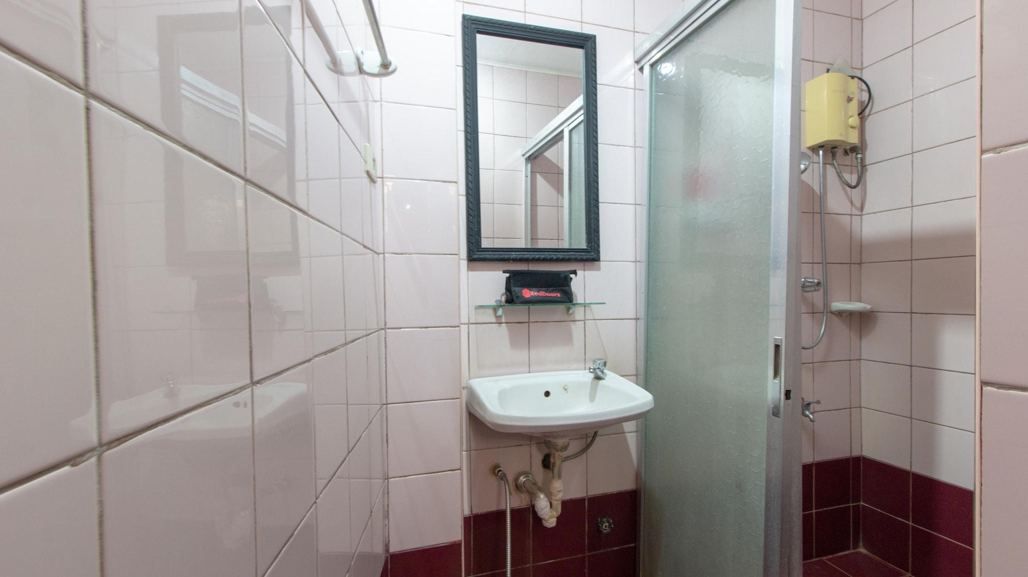 Equipamiento de Habitación RedDoorz @ Downtown Tacloban