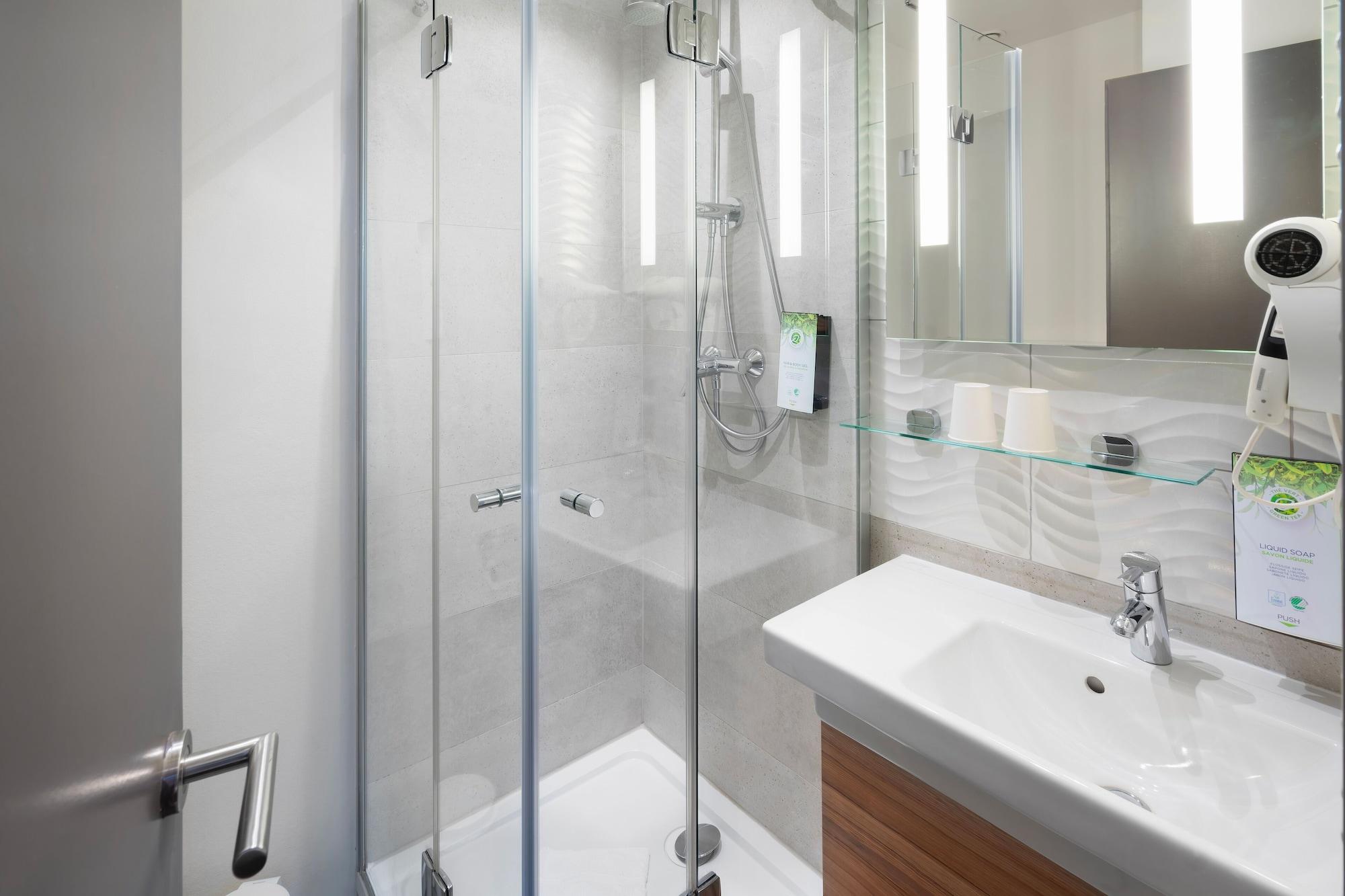 Equipamiento de Habitación Campanile Annecy Centre - Gare