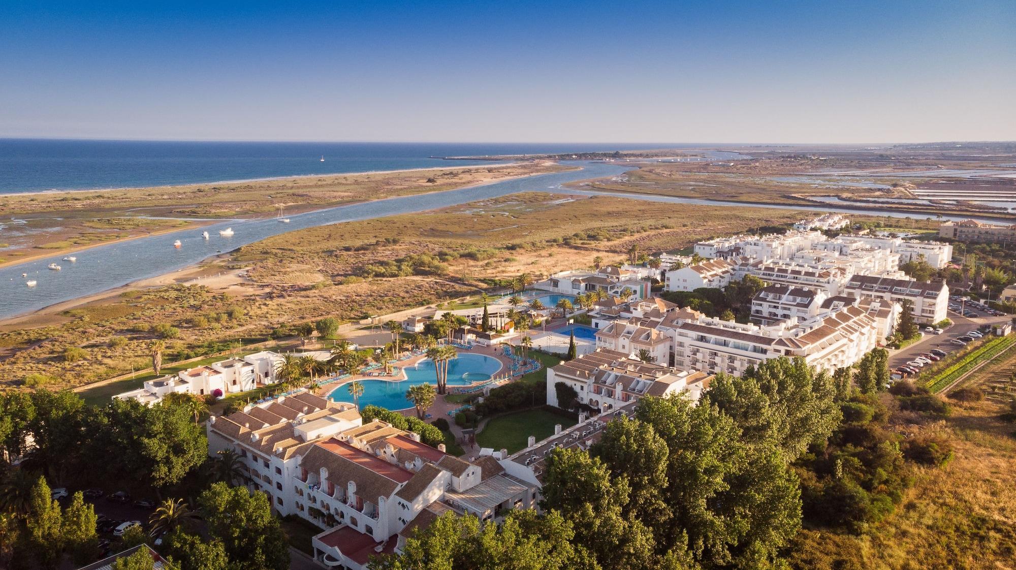 Vista Exterior Golden Club Cabanas