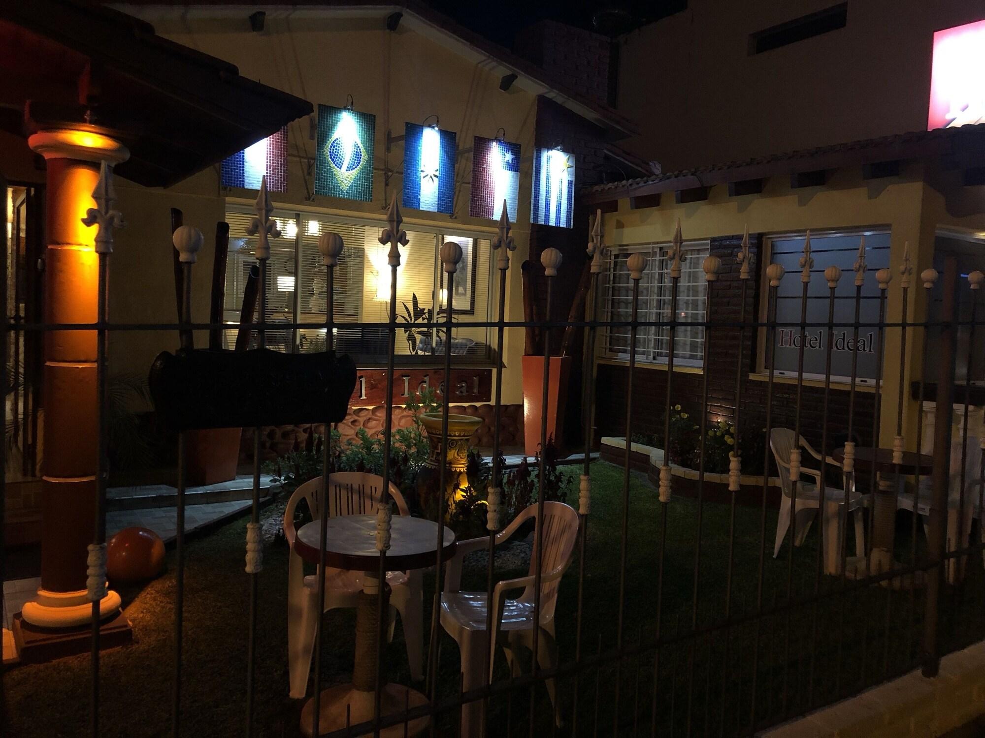 Vista Exterior Hotel Ideal