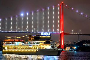 Actividad - Crucero con cena por el Bósforo y espectáculos de entretenimiento en vivo