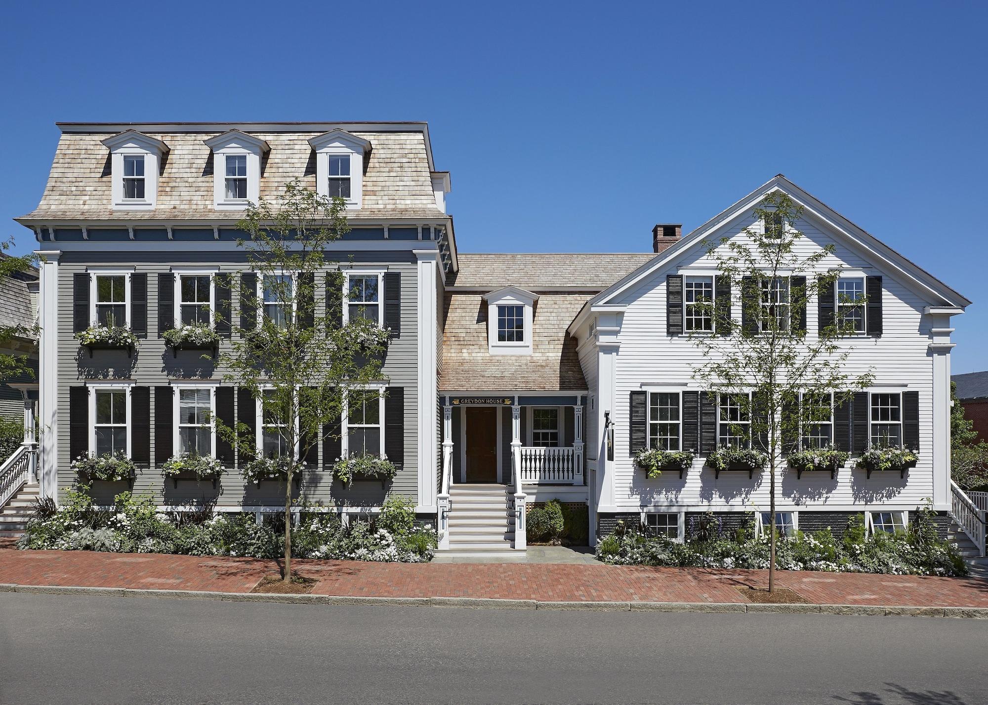 Varios Greydon House