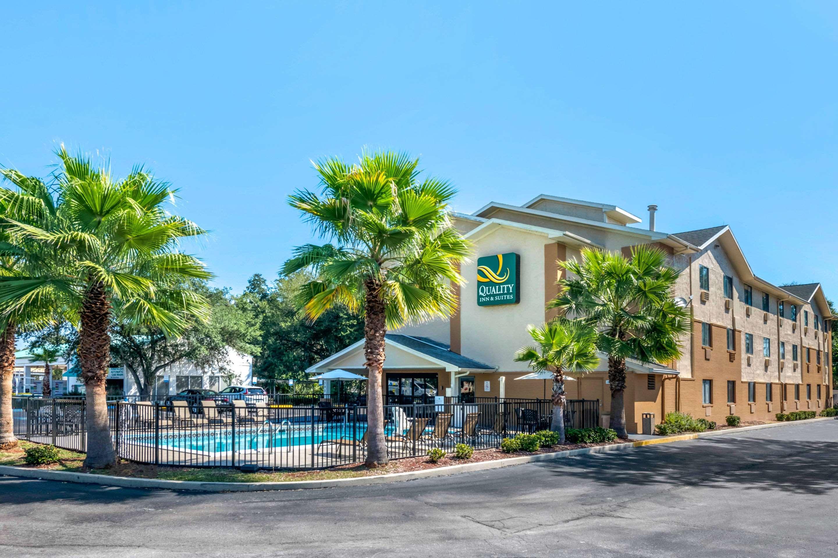 Vista Exterior Quality Inn Leesburg Chain of Lakes