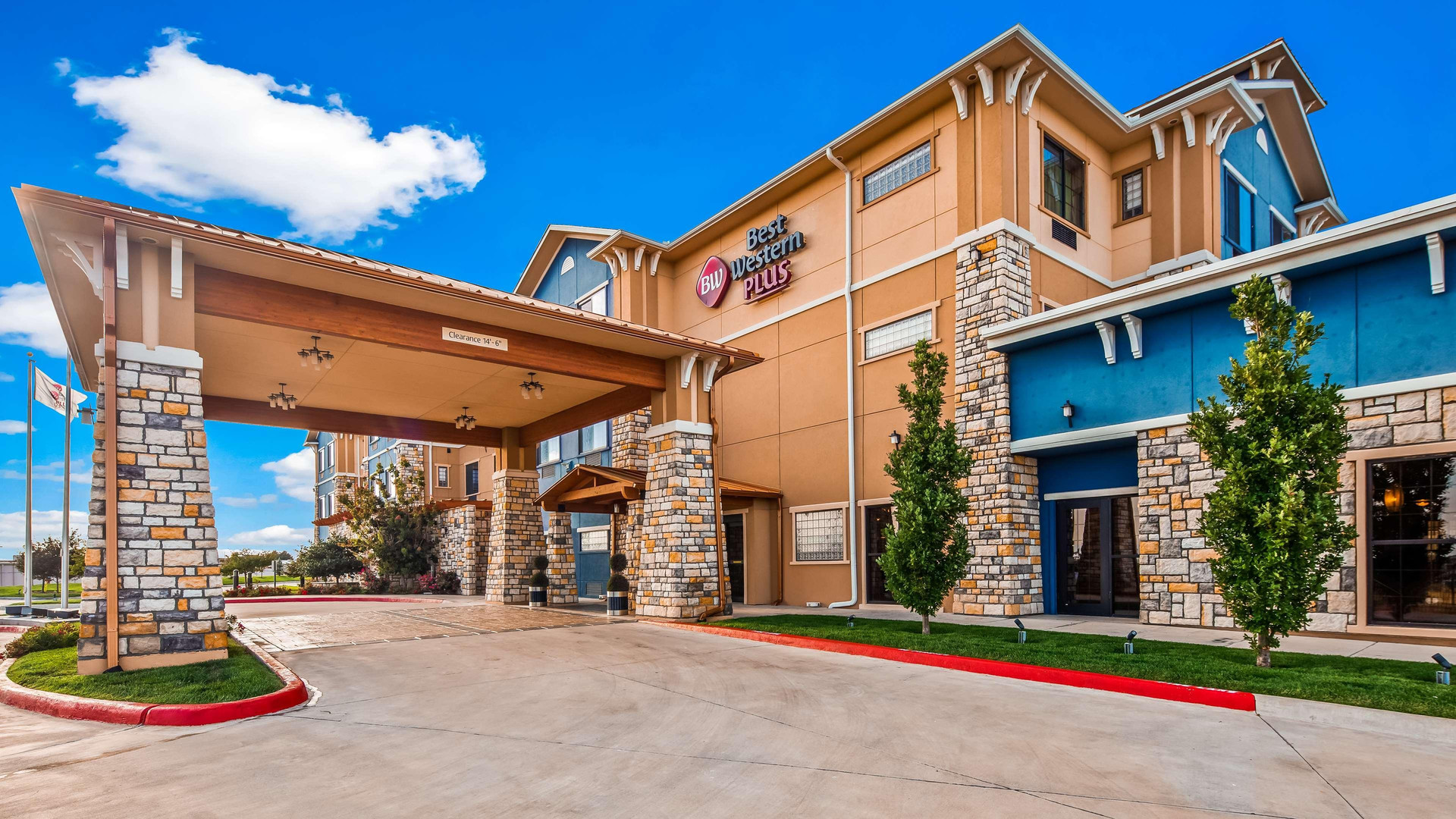 Vista Exterior Best Western Plus Emerald Inn & Suites