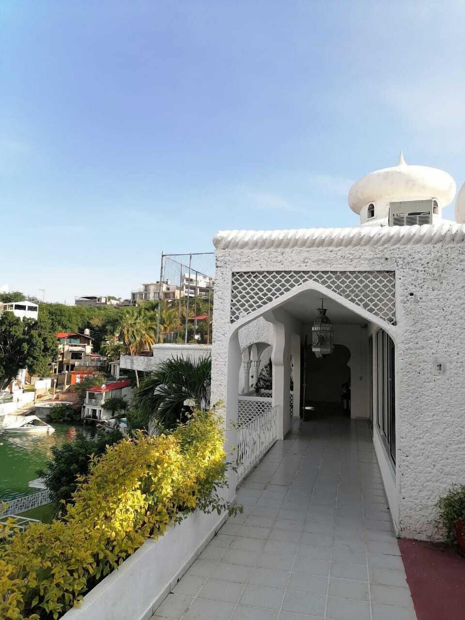 Vista Exterior Marina Palace Tequesquitengo