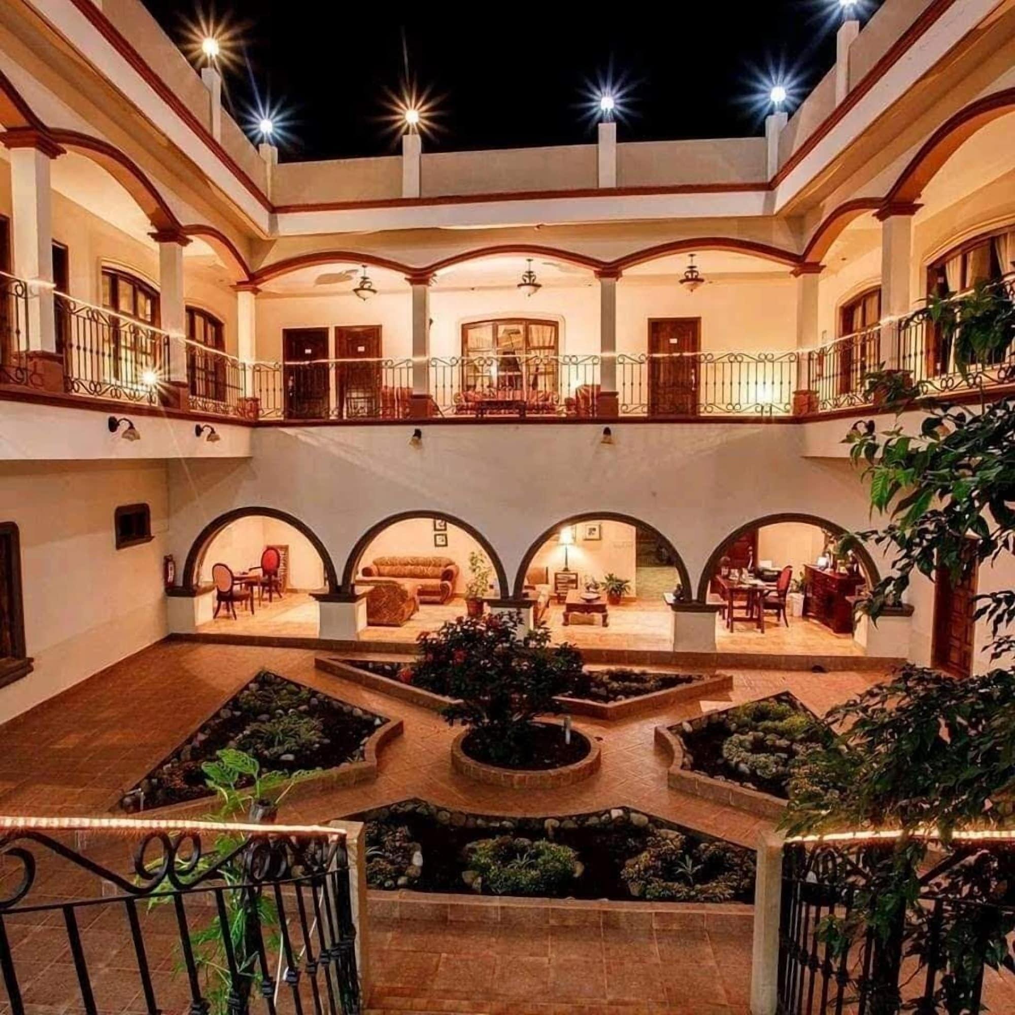 Vista Exterior Hotel Plaza YatBalam