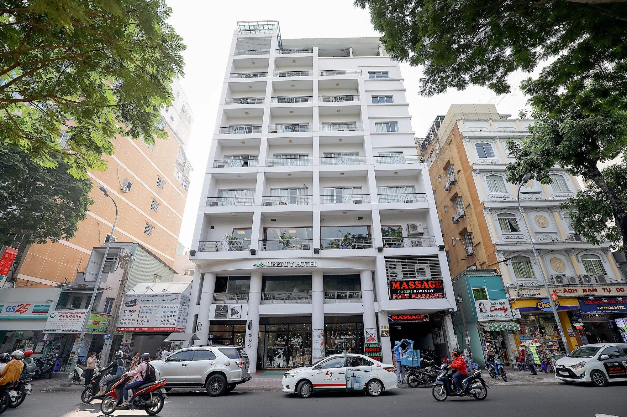 Vista Exterior Liberty Hotel Saigon Parkview