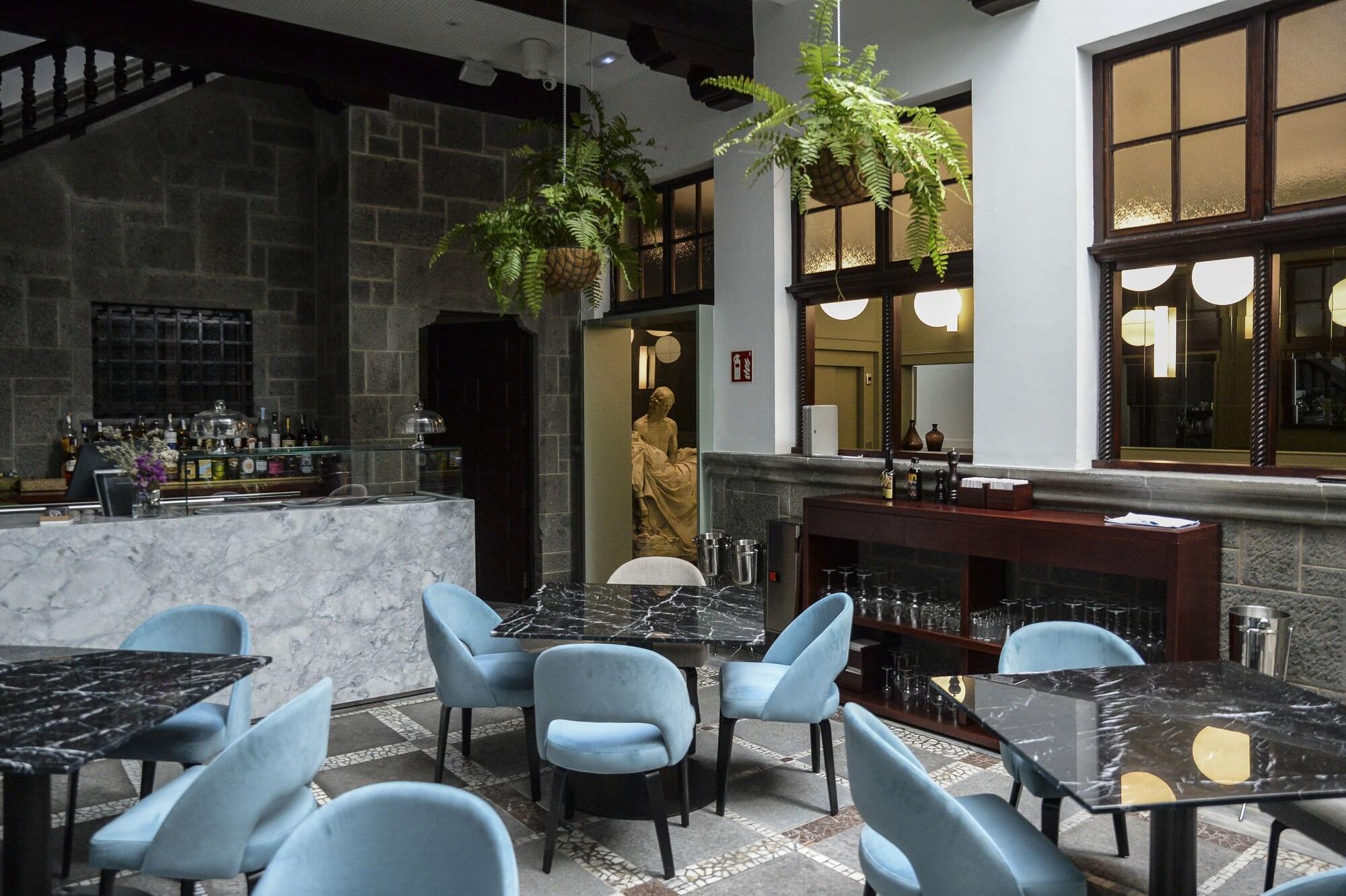 Bar/Salón Suites 1478