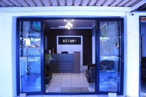 Alojamiento - 12-bedroom bed guest house in charming Bedfordvew with WiFi, AC