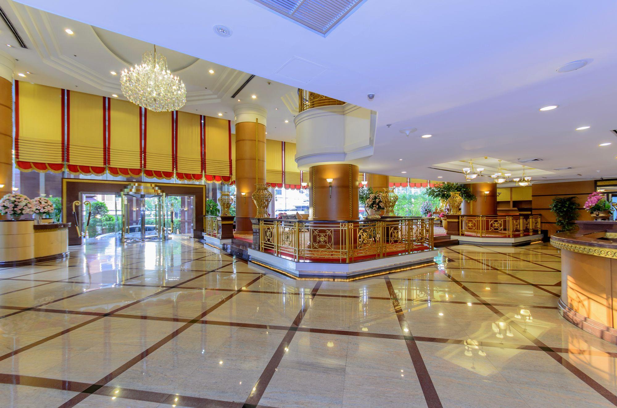 Vista do lobby Prince Palace Hotel