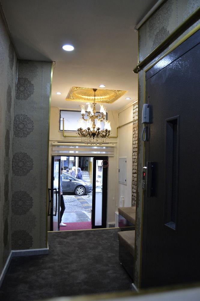 Vista Lobby Stone Art Hotel