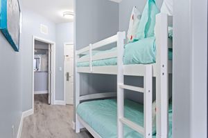 Renta temporal - Condo is just  2 miles away from Disney, wonderful  Lake view family-sized