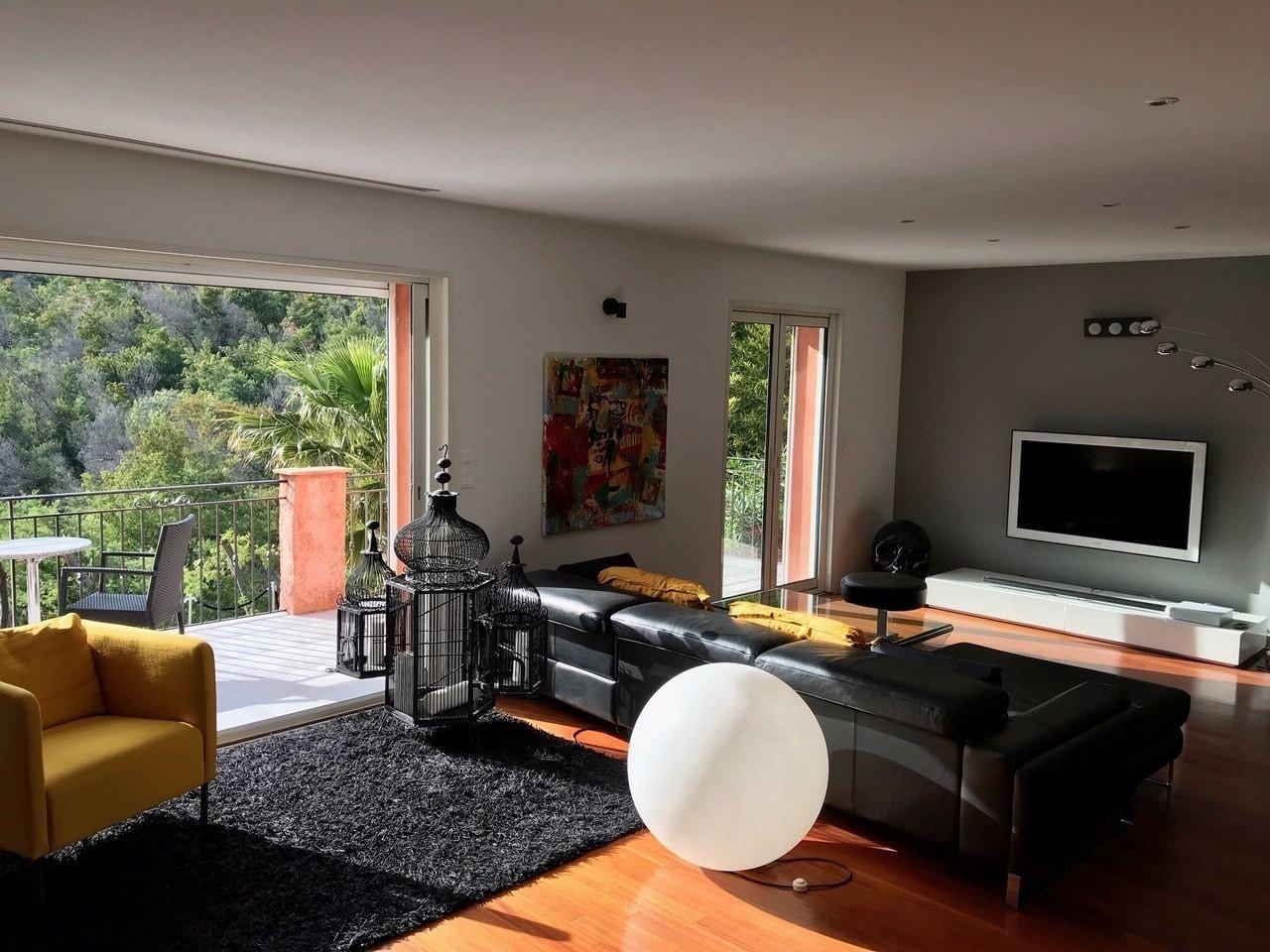 Vista Lobby Villa Colina
