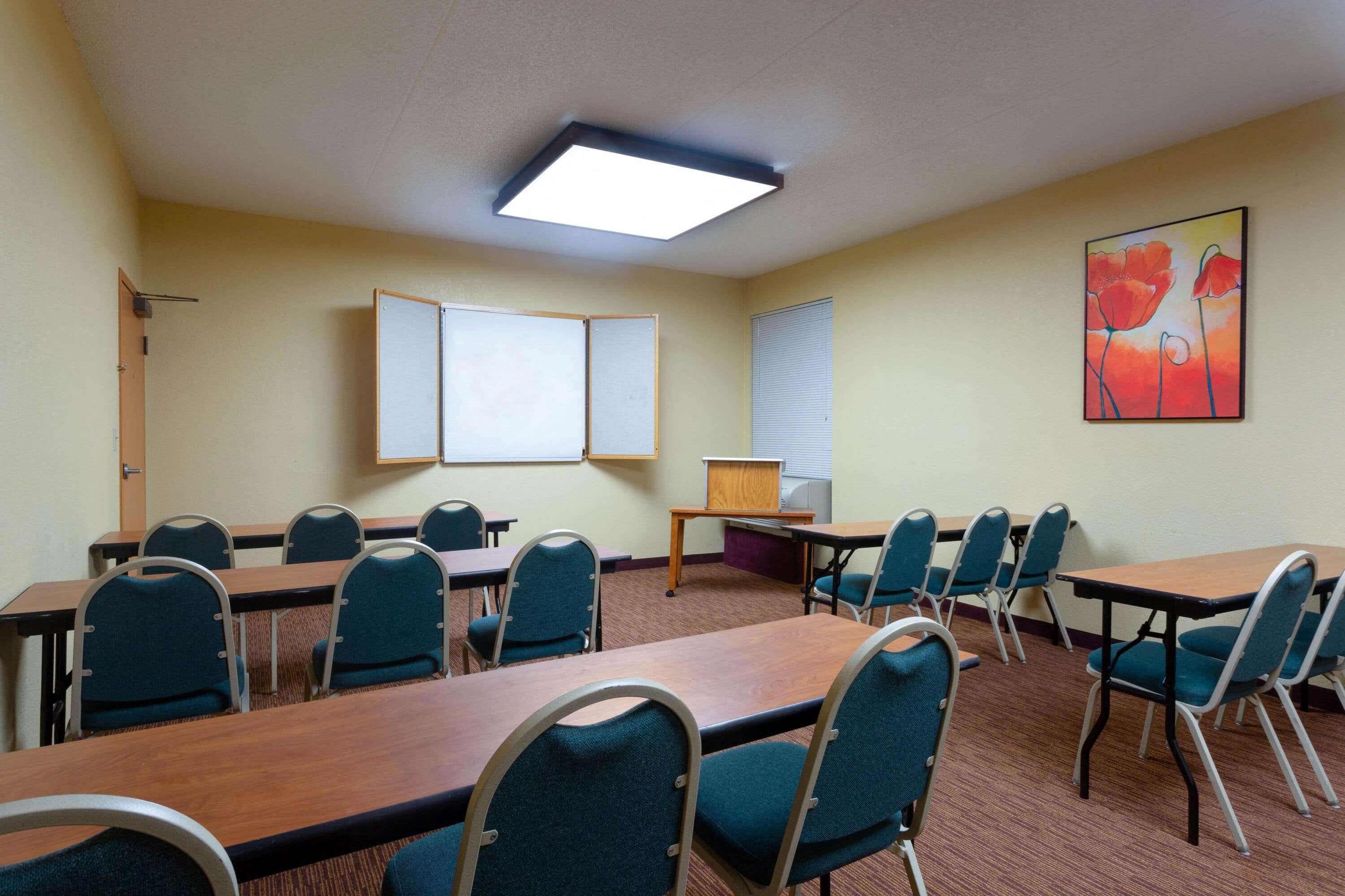 Centro de Negocios CLT Airport Inn & Suites