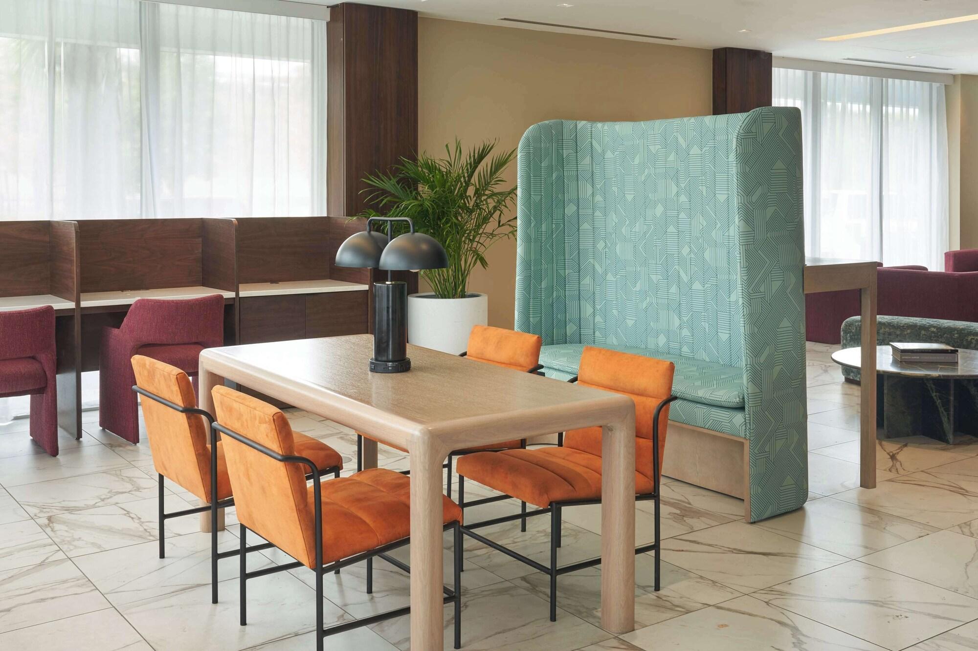 Vista Lobby DoubleTree by Hilton Miami North I-95