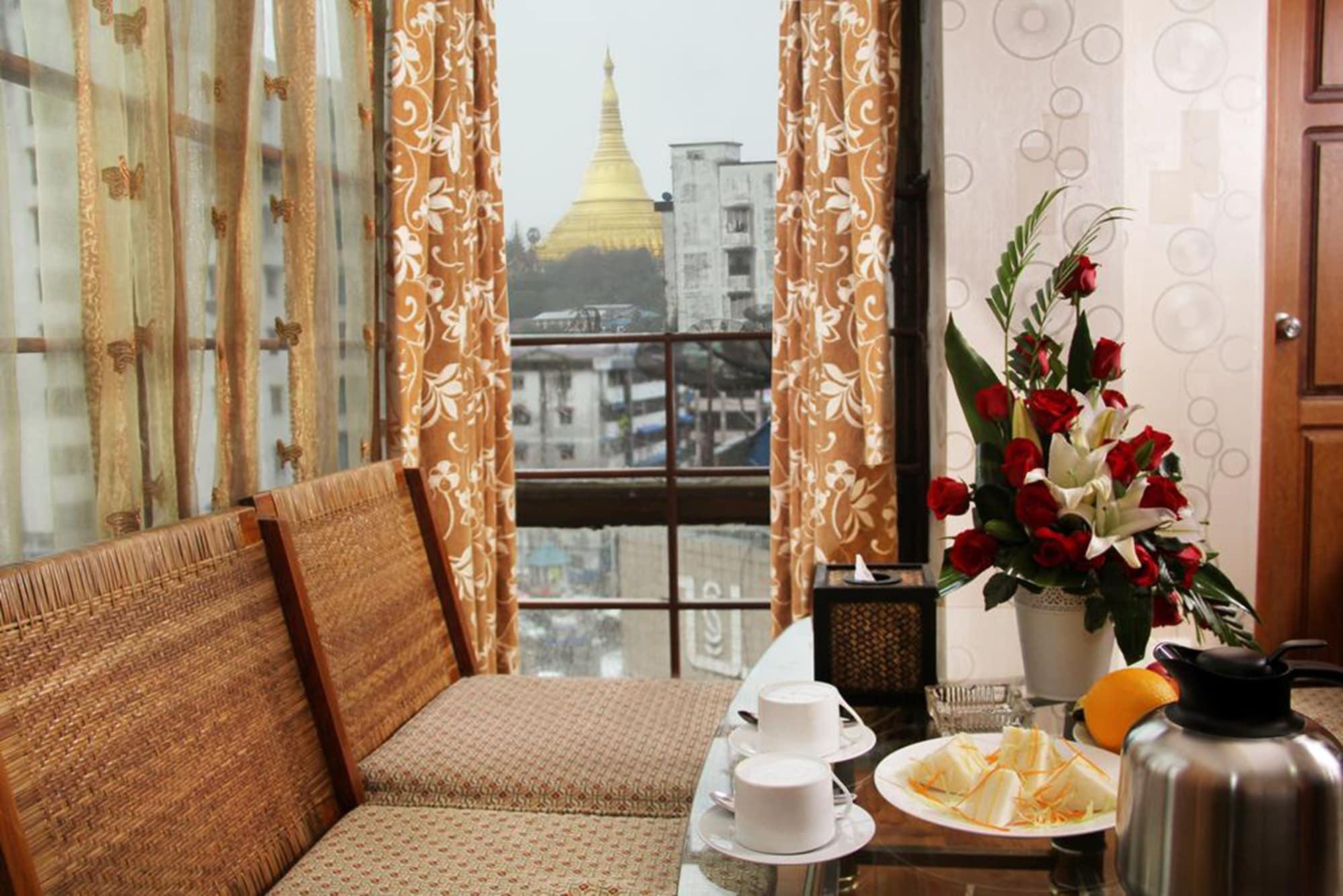 Varios Crystal Palace Hotel