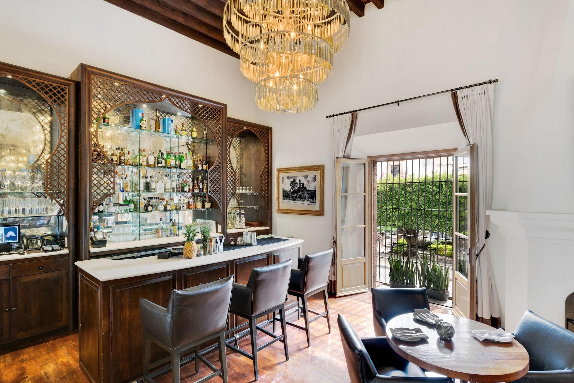 Bar/Salón Hotel Casa Blanca 7