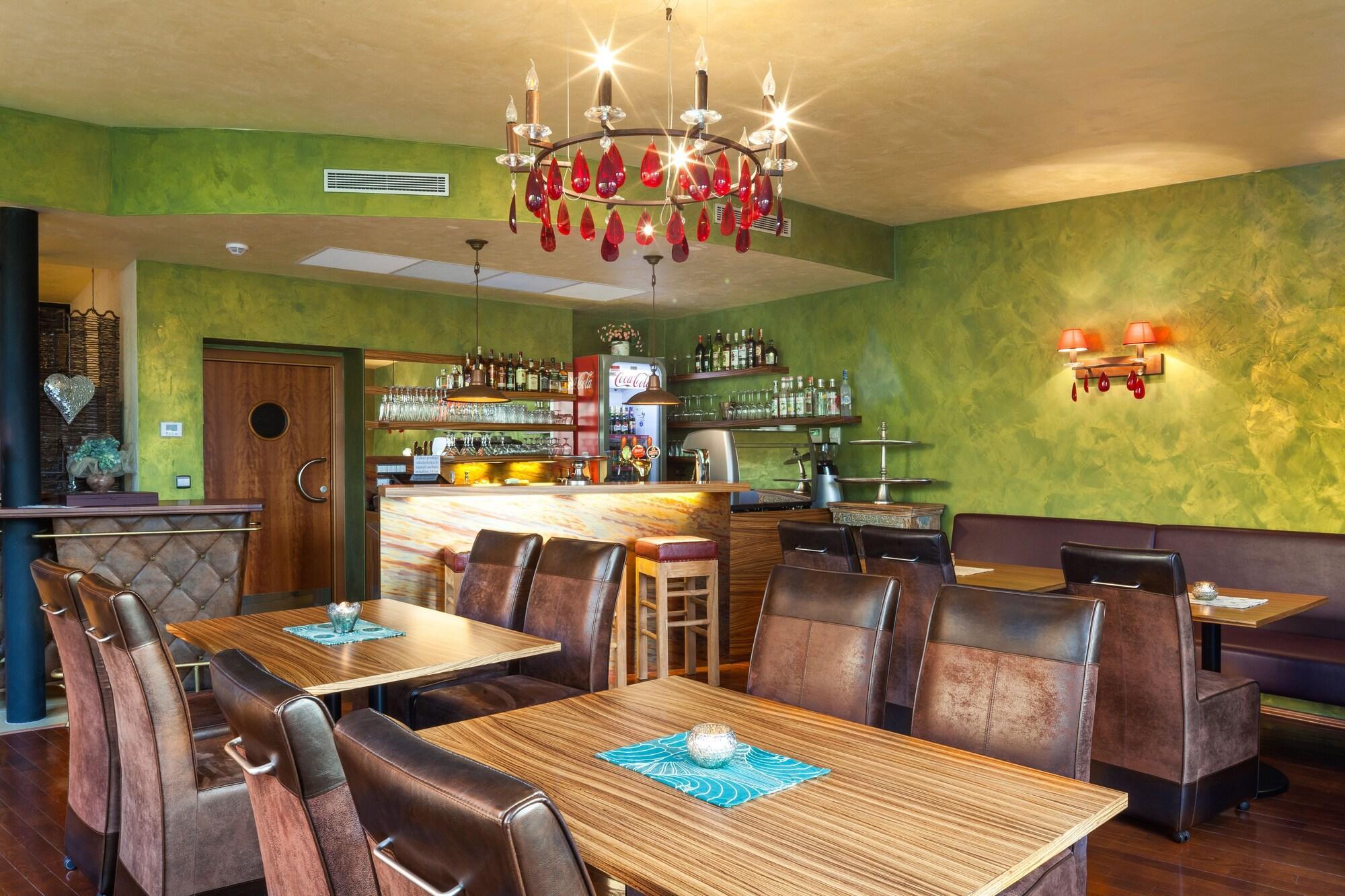 Bar/Salón Hotel Conti