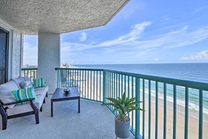 Alquiler Vacacional - Luxe Daytona Beach Resort Retreat w/ Ocean Views!