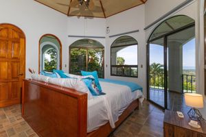 Renta Vacacional - Newly Listed Marvelous Jungle Oasis with Ocean Views