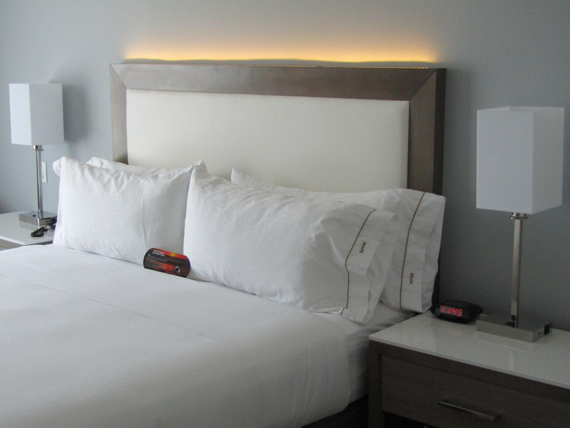 Habitación Holiday Inn Express & Suites San Diego - Mission Valley by IHG