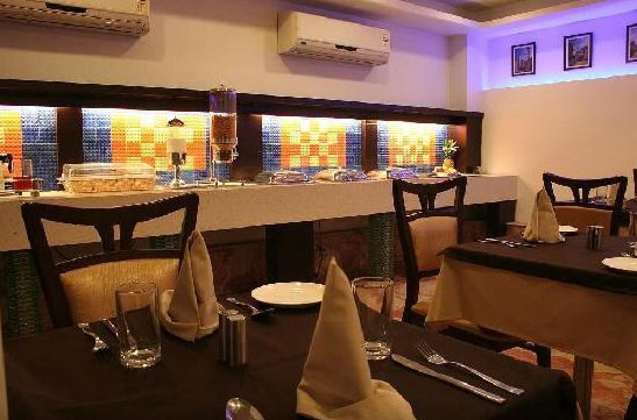 Restaurant Le Roi Delhi @ New Delhi Railway Station