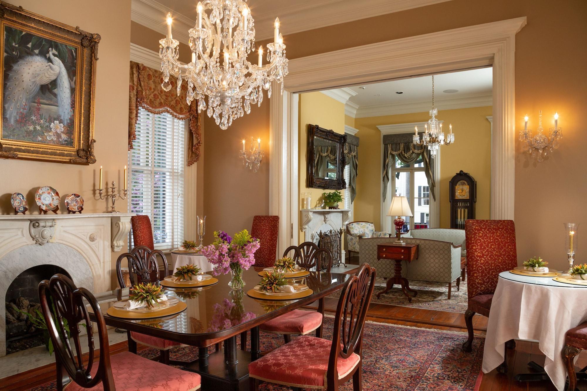 Restaurant The Inn on West Liberty