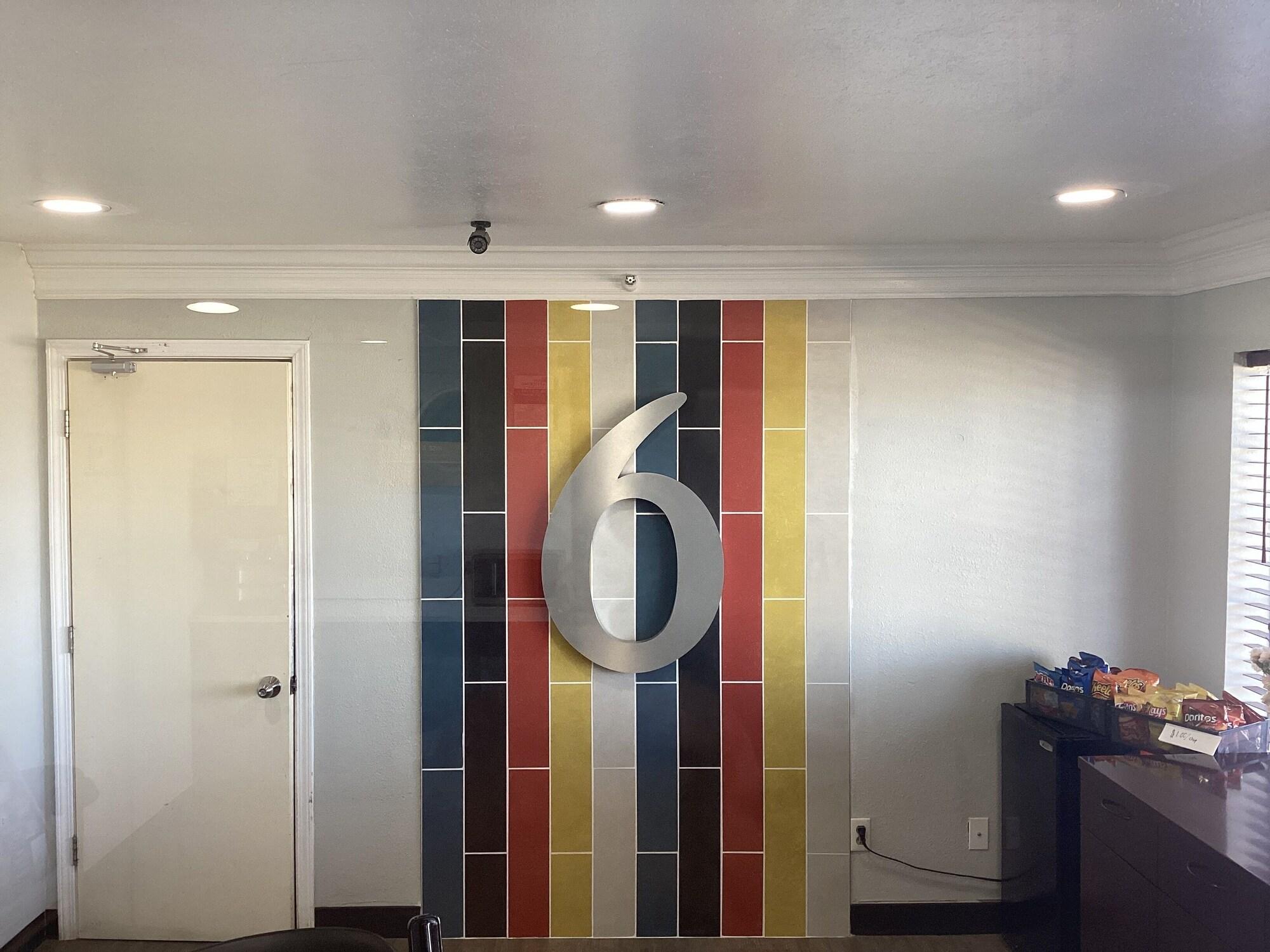 Vista Lobby Motel 6 Tulsa, OK - Airport