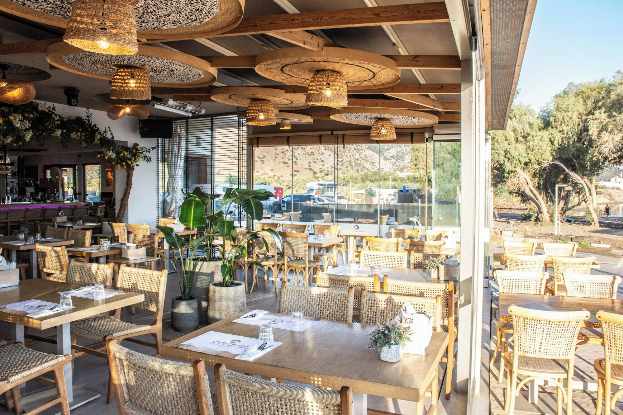 Bar/Salón Yianna Caravel Suites "by Checkin" adults only